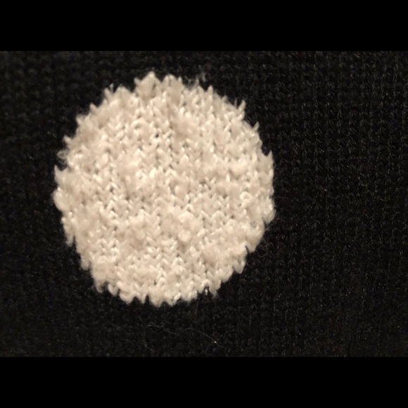 BCBG long sleeve sweater. Runs large n size - Picture 4 of 4